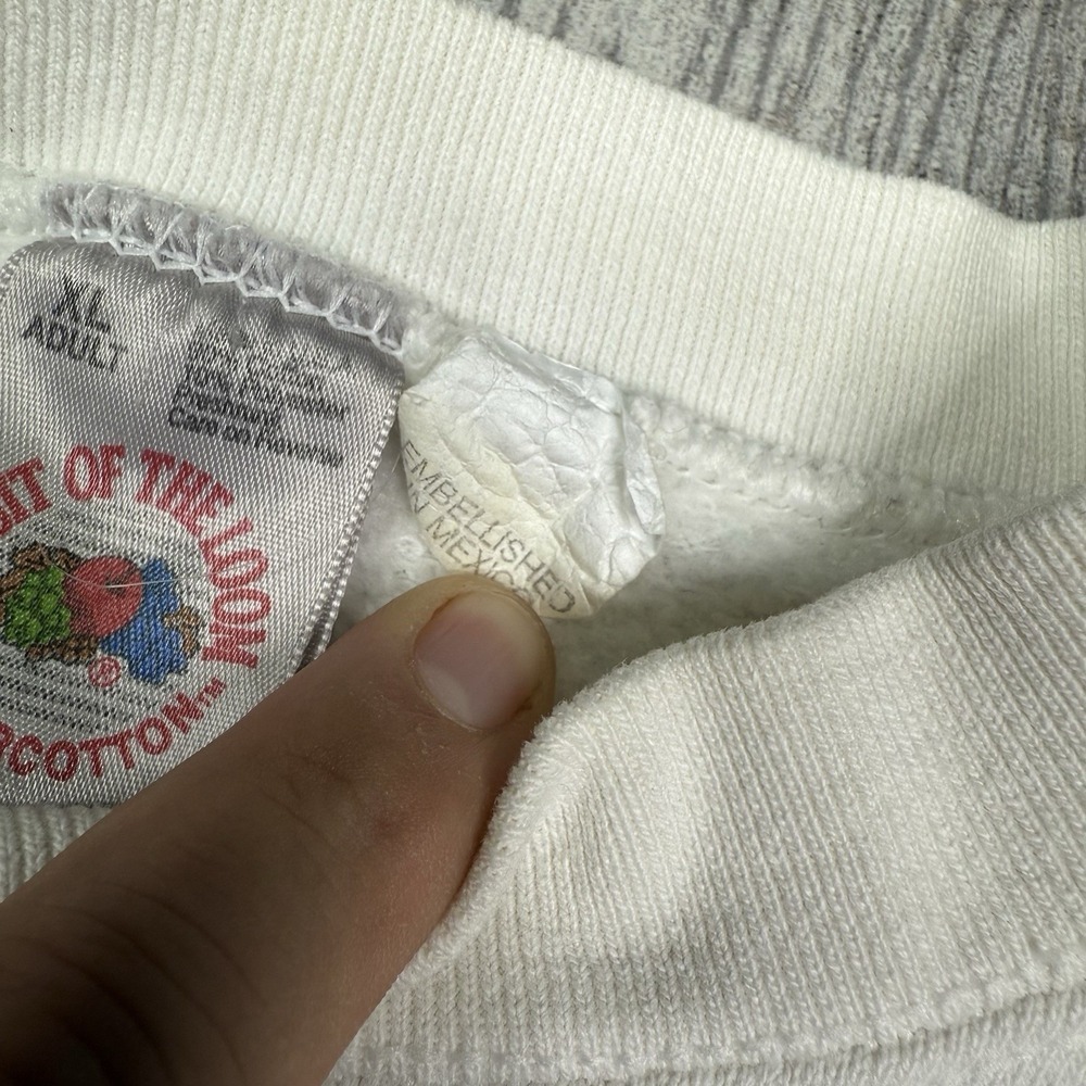Vintage 90s Fruit Of The Loom Tweety Bird Looney Tunes Sweatshirt White Size XL - Picture 5 of 15